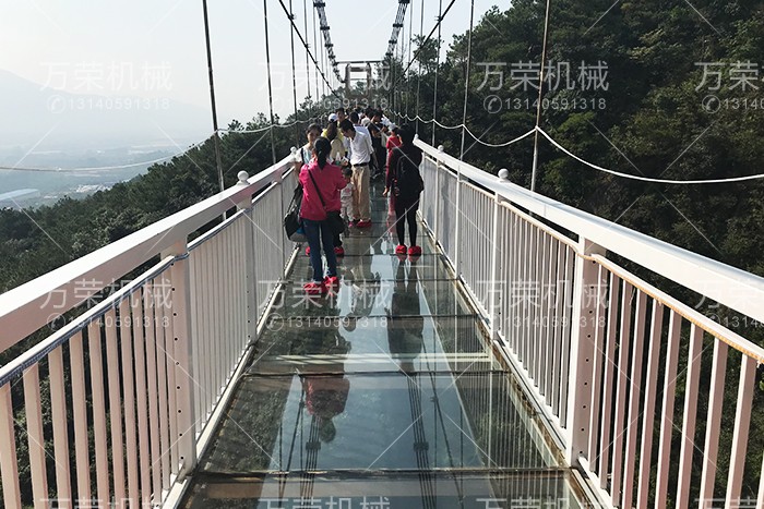 玻璃吊橋